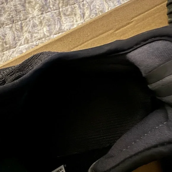 Yeezy sneakers - Picture 7 of 9